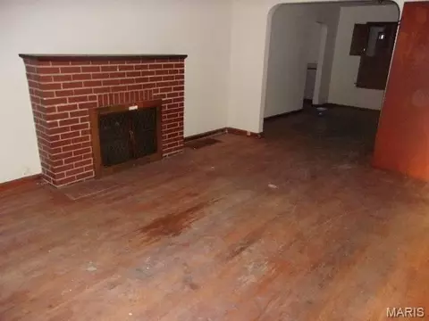 Living - 9920 Diamond Dr, Saint Louis, MO 63137 photo 1 of 7