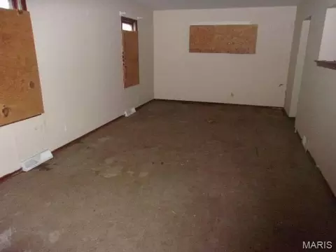 Living - 9920 Diamond Dr, Saint Louis, MO 63137 photo 7 of 7