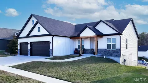 1614 Sugar Creek Dr, Festus, MO 63028