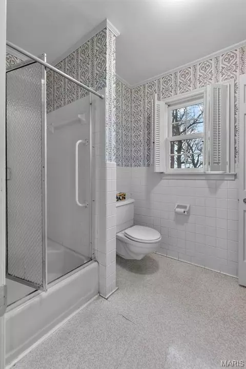 Bath - 1111 White Oak Pl, Kennett, MO 63857 photo 4 of 5