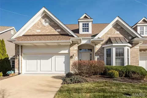 904 Chesterfield Villas Cir, Chesterfield, MO 63017