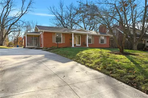 Exterior - 426 Darst Rd, Ferguson, MO 63135 photo 1 of 14