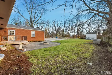 Exterior - 426 Darst Rd, Ferguson, MO 63135 photo 4 of 14