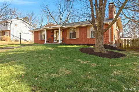 Exterior - 426 Darst Rd, Ferguson, MO 63135 photo 2 of 14