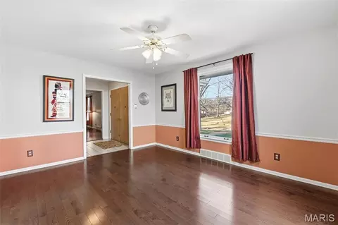 Living - 426 Darst Rd, Ferguson, MO 63135 photo 3 of 3