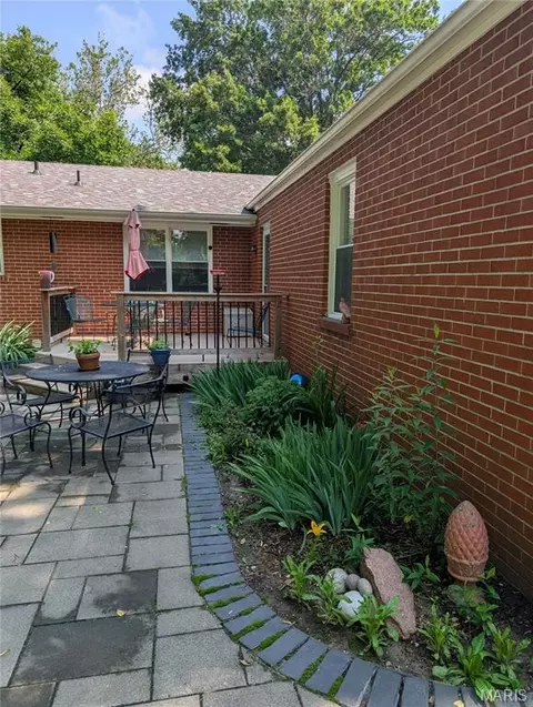 Exterior - 426 Darst Rd, Ferguson, MO 63135 photo 13 of 14