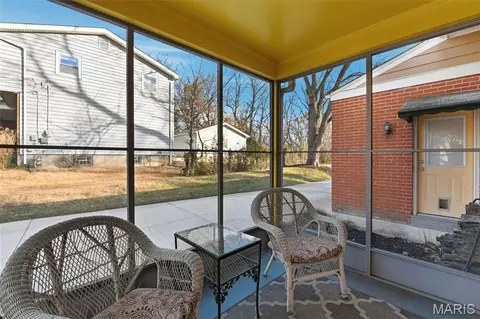Exterior - 426 Darst Rd, Ferguson, MO 63135 photo 5 of 14
