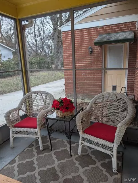 Exterior - 426 Darst Rd, Ferguson, MO 63135 photo 6 of 14
