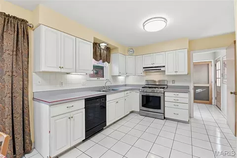 Kitchen - 426 Darst Rd, Ferguson, MO 63135 photo 1 of 1
