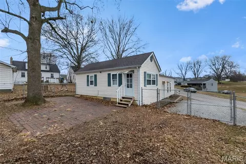 52 Linn Dr, Sainte Genevieve, MO 63670