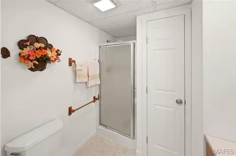Bath - 747 La Feil Dr, Manchester, MO 63021 photo 3 of 4