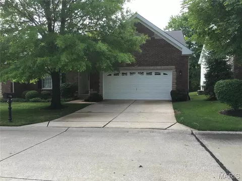 16 Bayswater Rd, Saint Louis, MO 63128