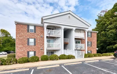 1960 Marine Terrace Dr #K, Saint Louis, MO 63146