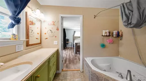 Bath - 12192 Oak Hill Dr, Rolla, MO 65401 photo 3 of 3