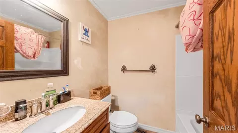 Bath - 12192 Oak Hill Dr, Rolla, MO 65401 photo 1 of 3