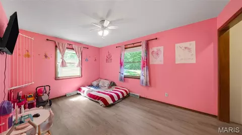 Bedroom - 12192 Oak Hill Dr, Rolla, MO 65401 photo 3 of 6