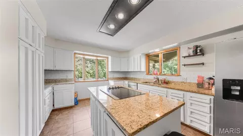 Kitchen - 12192 Oak Hill Dr, Rolla, MO 65401 photo 2 of 3