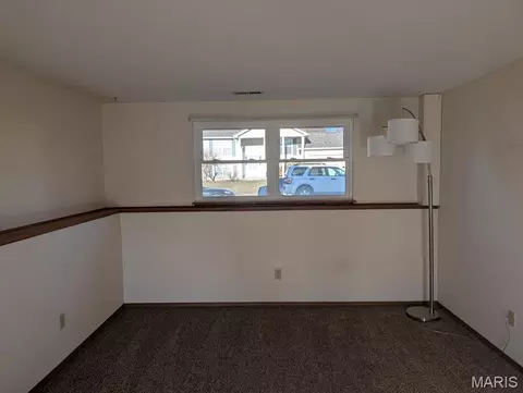 Living - 516 Sunward Dr, O'fallon, MO 63368 photo 1 of 4