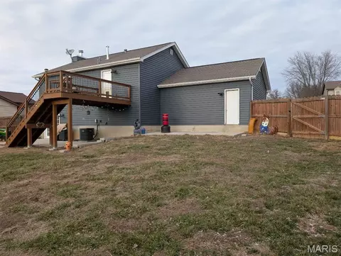 Exterior - 516 Sunward Dr, O'fallon, MO 63368 photo 10 of 11