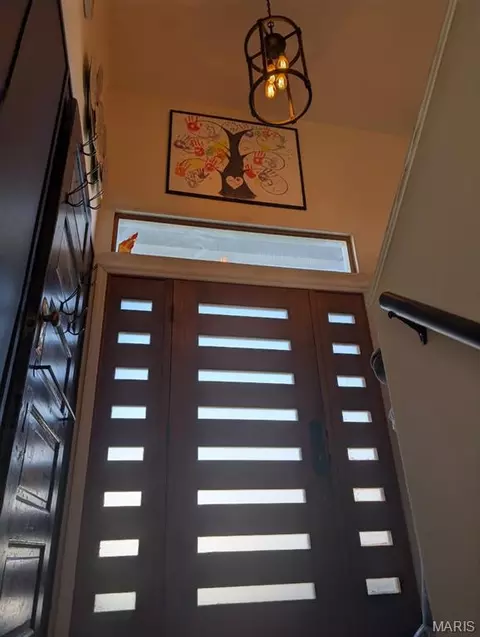 Entry Way - 516 Sunward Dr, O'fallon, MO 63368 photo 2 of 2