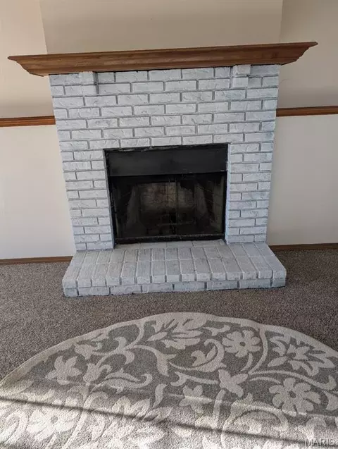 Living - 516 Sunward Dr, O'fallon, MO 63368 photo 2 of 4