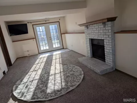 Living - 516 Sunward Dr, O'fallon, MO 63368 photo 3 of 4