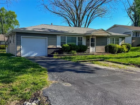 827 W Johnson St, Vandalia, IL 62471