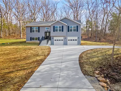 6650 Shenandoah Dr, Dittmer, MO 63023