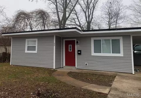 52 Marquette Dr, Florissant, MO 63031