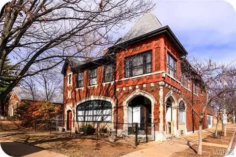 5001 Pernod Ave, Saint Louis, MO 63139
