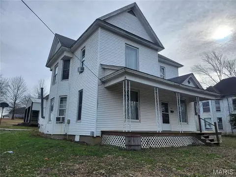 206 Buckner St, Paris, MO 65275