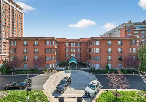 750 S Hanley Rd #54, Saint Louis, MO 63105