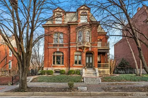 2335 Whittemore Pl, Saint Louis, MO 63104
