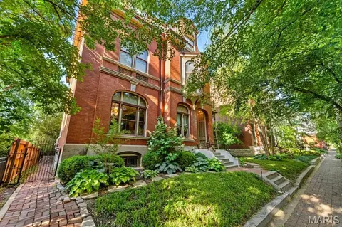 2335 Whittemore Pl, Saint Louis, MO 63104