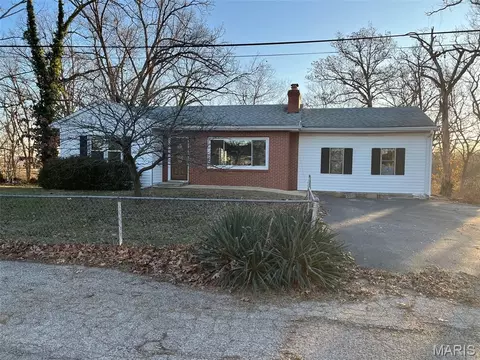 907 Oak Dr, Fenton, MO 63026 photo 1