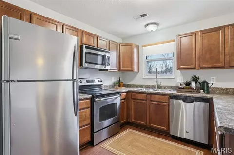 1361 Forest Crk, St Peters, MO 63303