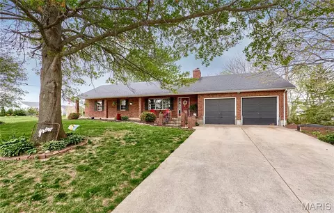 1825 Henke Rd, Lake Saint Louis, MO 63367