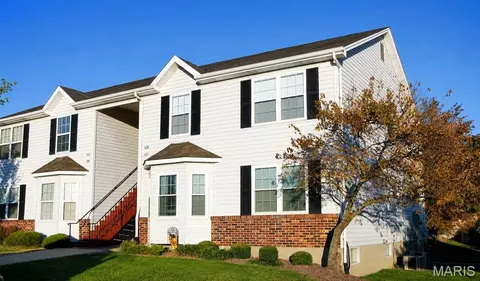 1428 Surrey Ln #D, St. Peters, MO 63304