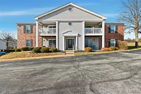 1 Berview Cir #B, Saint Louis, MO 63129