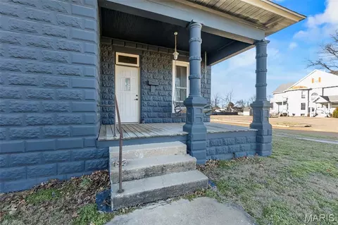 201 S 3rd St, Chaffee, MO 63740
