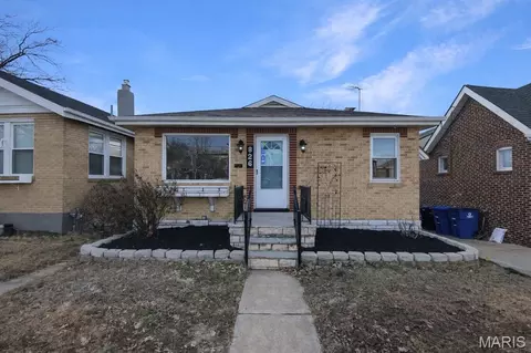 826 Catskill Dr, Saint Louis, MO 63125