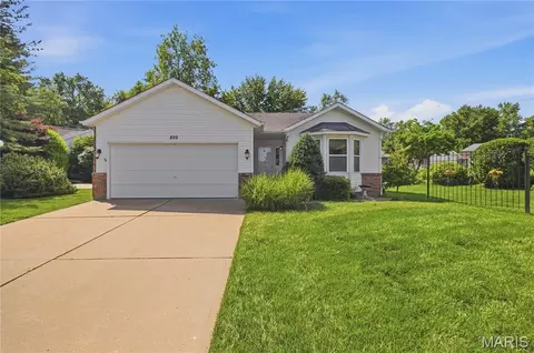 899 Du Pre Ct, Saint Peters, MO 63376