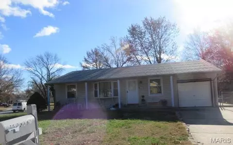 1940 Hudson Rd, Saint Louis, MO 63136