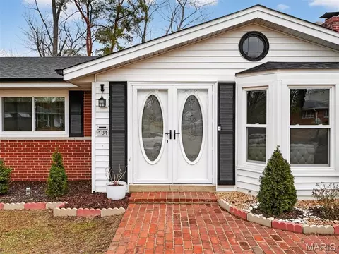131 Romine Cir, Ballwin, MO 63011