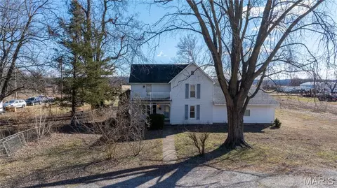 5646 Olive St, Tebbetts, MO 65080