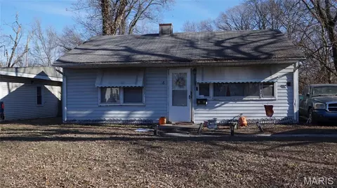 28 Louise Ln, Cahokia, IL 62206