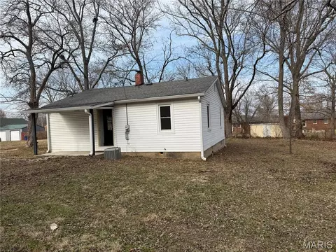 Exterior - 701 E Rolla Rd, Salem, MO 65560 photo 2 of 3