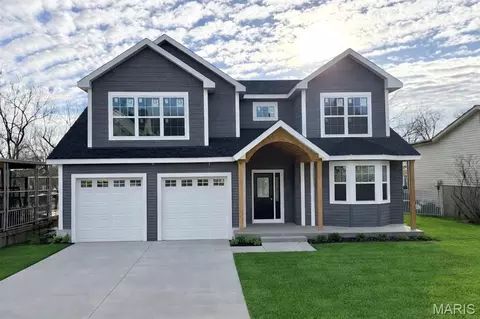 458 Crest Ave, Kirkwood, MO 63122