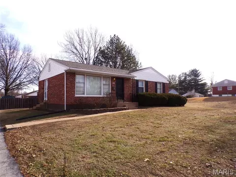860 Graham Rd, Florissant, MO 63031