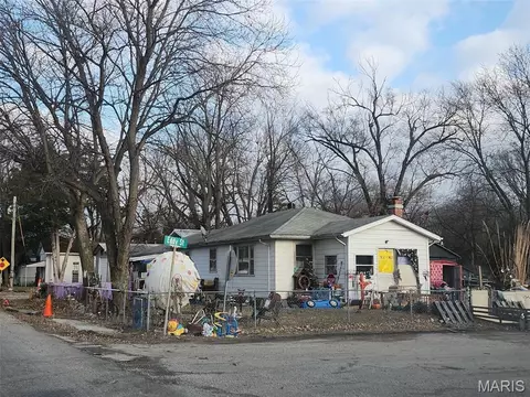 124 S 7th St, East Carondelet, IL 62240